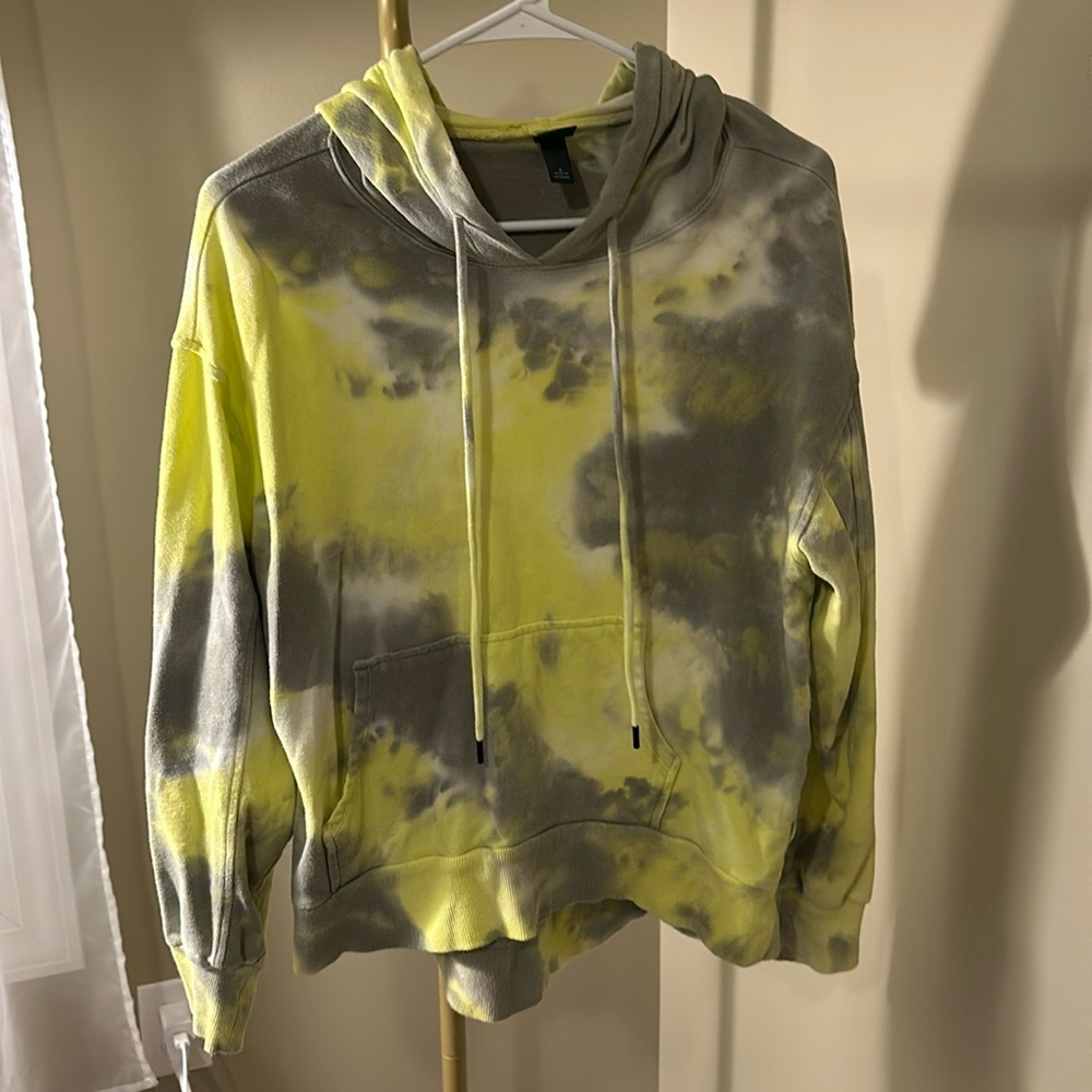 Wild Fable grey and yellow tie-dye hooded sweatshirt. Size S.